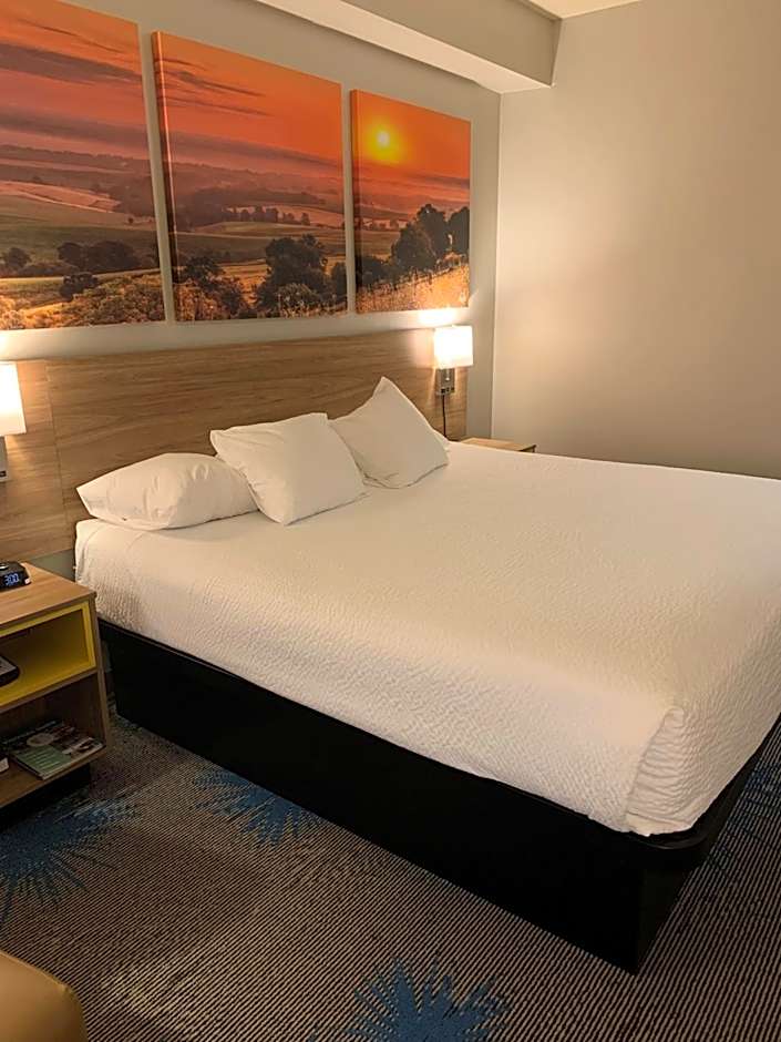 Days Inn by Wyndham Carroll