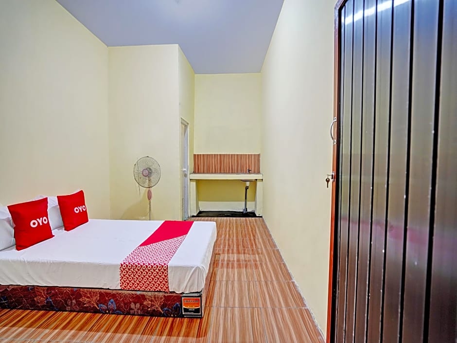 OYO Life 92920 Rumah Kost Azca