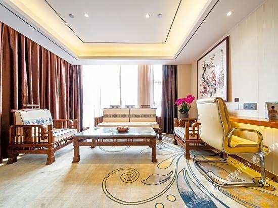 Zhongbo Art Hotel (Hualin Temple Subway Station Store, Shangxiajiu Commercial Pedestrian Street)