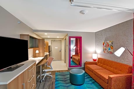 King Studio Suite - Mobility Access/Non-Smoking