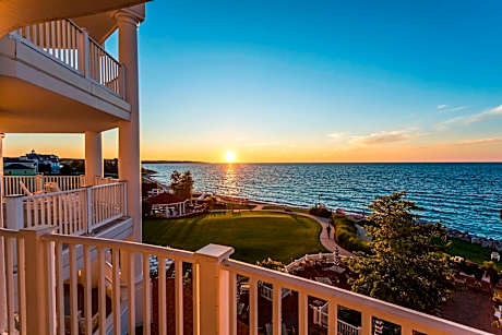 Lake View Grand Suite, 2 Bedroom Connecting Suite, Bedroom 1: 2 Queen, Bedroom 2: 1 King