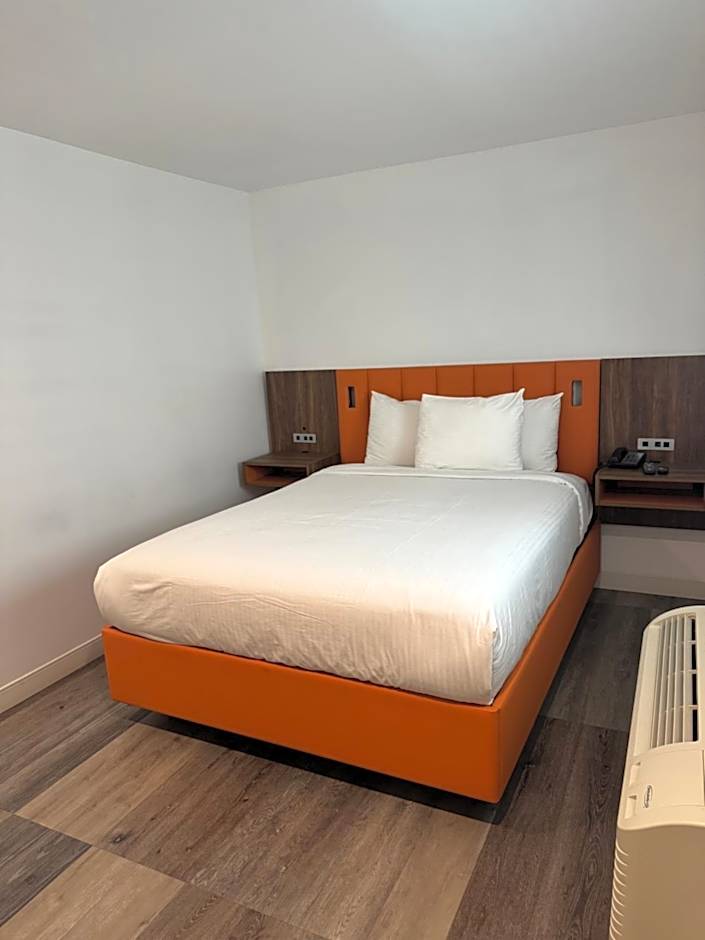 Hotel Rudra - Hollywood