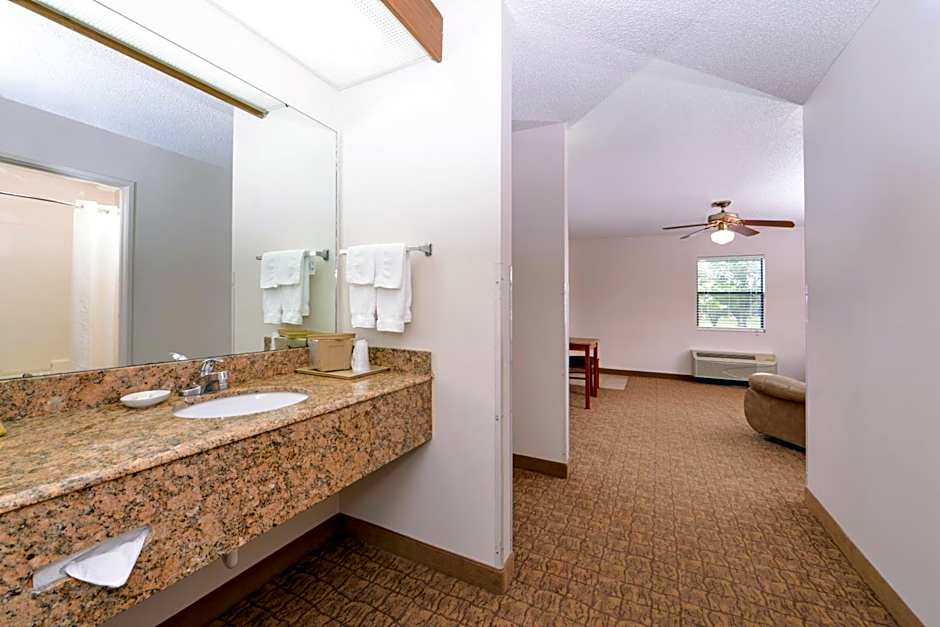 Briarwood Inn Of Geneva