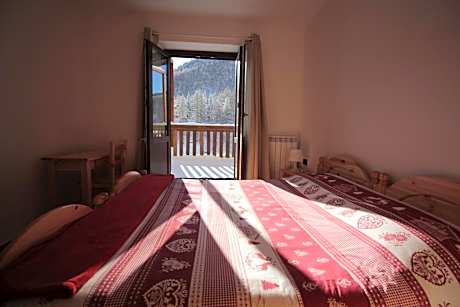 Double or Twin Room with Mountain View