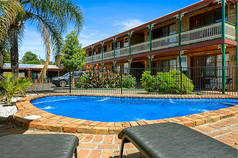 The Settlement Historic Hotel