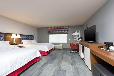 Queen Room with Two Queen Beds - Hearing Access