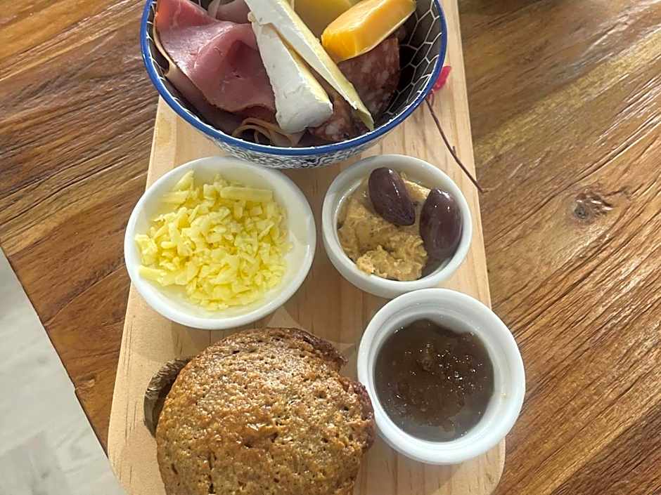 Sea Whisper Guest House & Self Catering