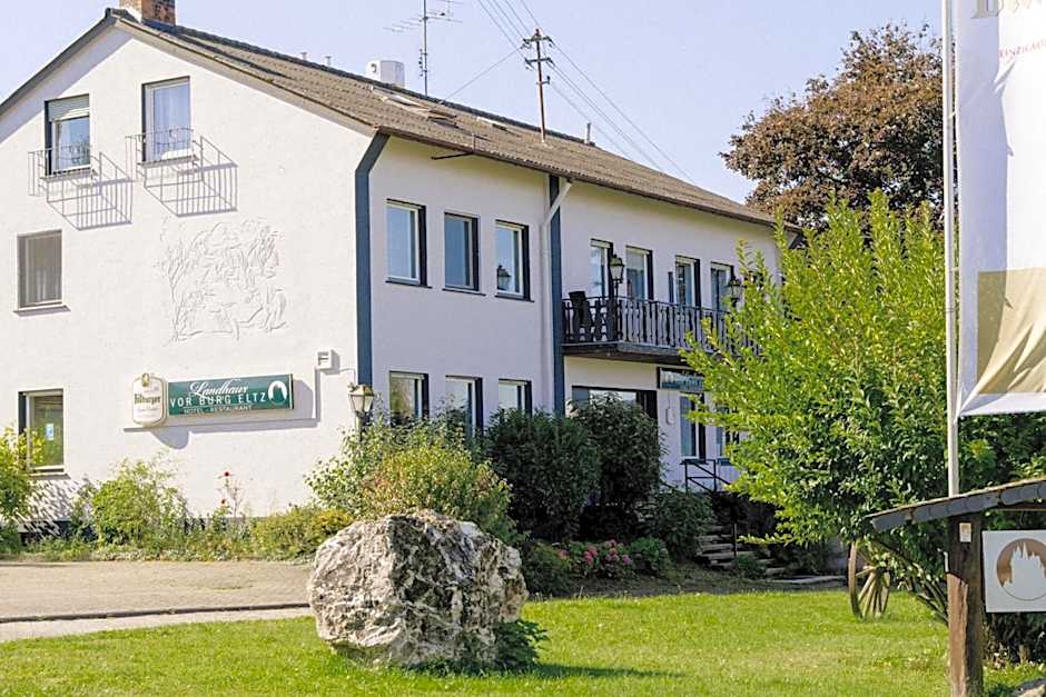 Landhaus vor Burg Eltz