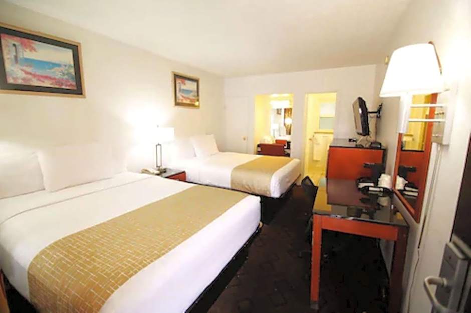 Travelodge by Wyndham Burbank-Glendale