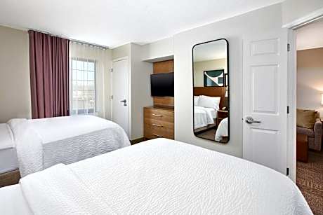 One-Bedroom Queen Suite with Two Queen Beds