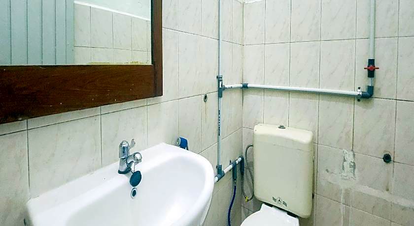 RedDoorz Syariah Near Pelabuhan Sri Bintan Pura Tanjungpinang