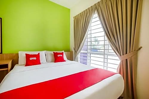 OYO 89677 Sunflower Hotel