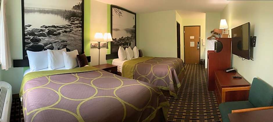 Super 8 by Wyndham Chisago City