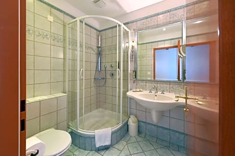 Classic Room (2 Twin Beds)