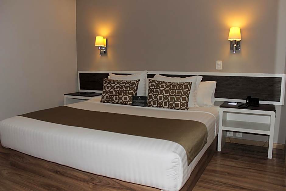 Photo 1 of 4 of 1 King Bed