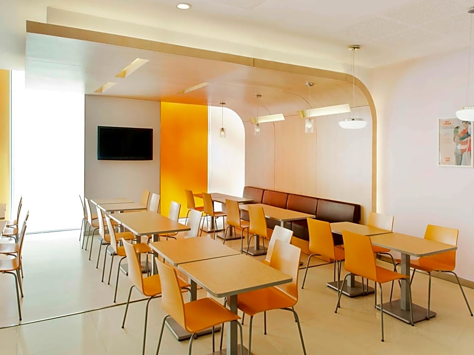 Ibis Ningbo Qian Hu Hotel