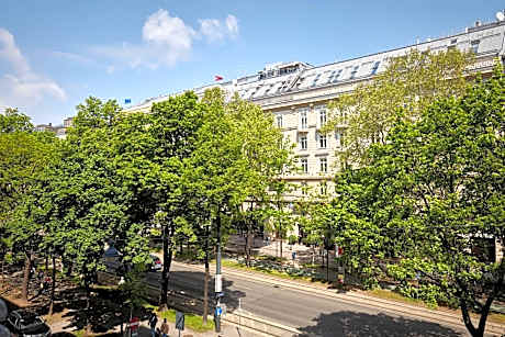 Imperial Junior Suite with Two Twin Beds and City View