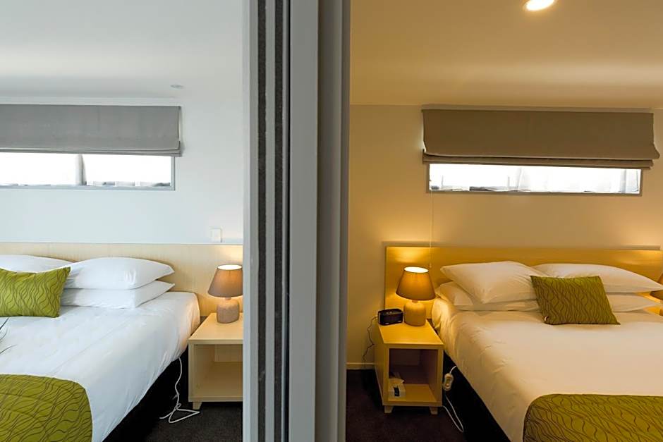 2 on Whiteleigh and 239 on Lincoln Motel