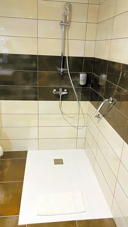 Hotel Martinez Grenay