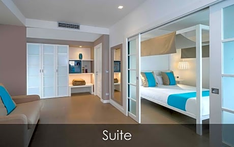Deluxe Suite with Two Bedrooms (2 Adults + 1 Child)