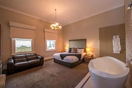 Bayview Tower Suite