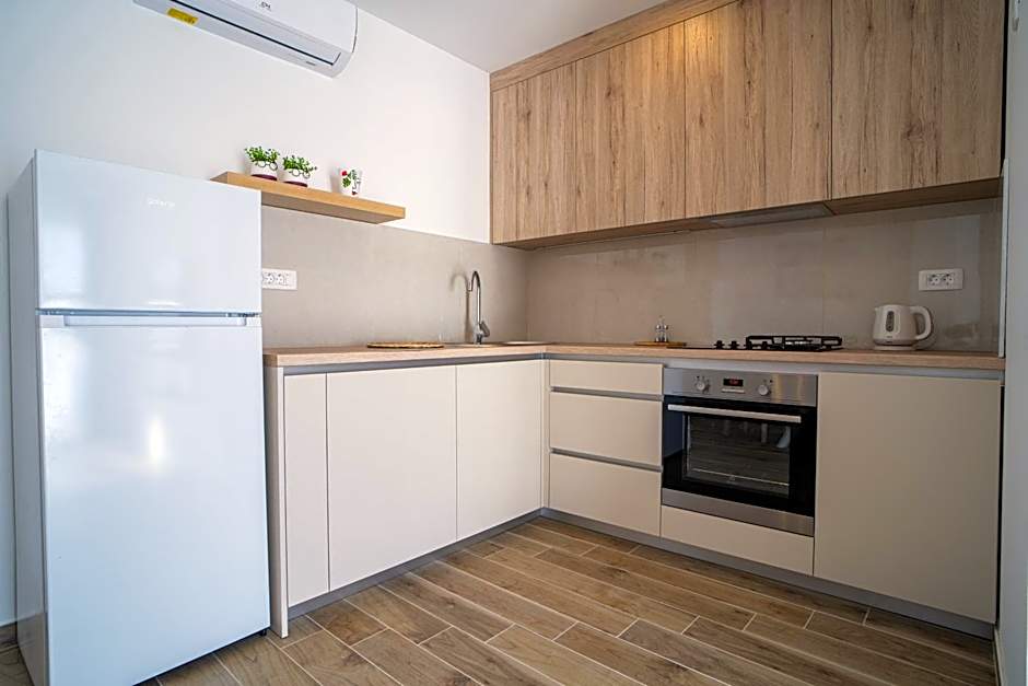 Tisno Laurel Apartments