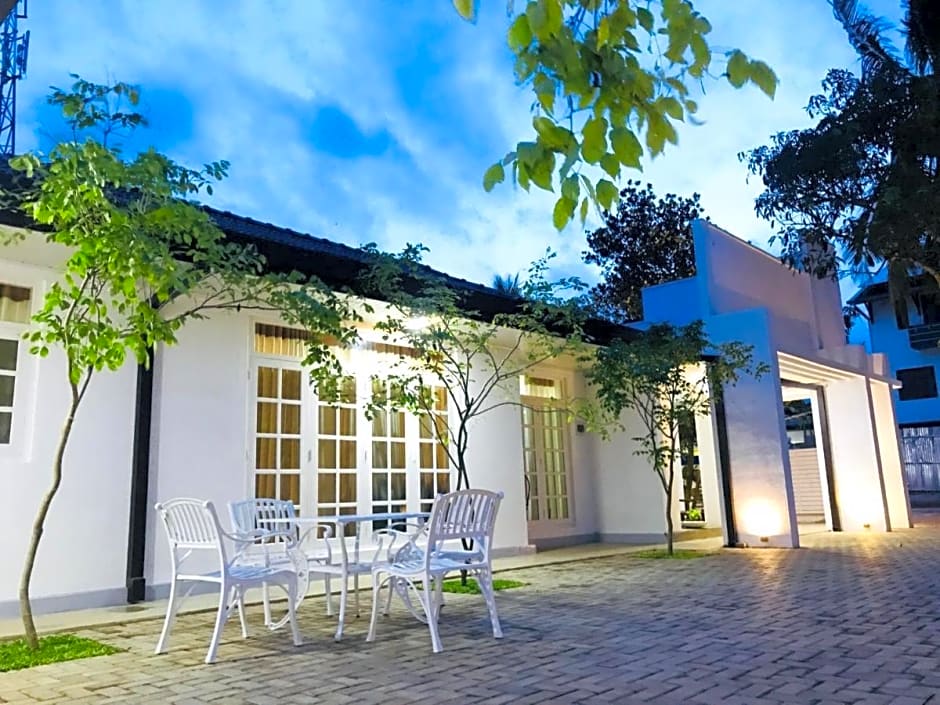 Royal White Tourist Rest