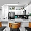 Sunrise Surprise 9th floor 2BR 2 BA King Suite Beach shuttle, heated pool!