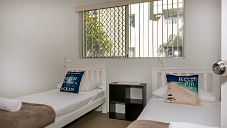 Three-Bedroom Apartment with Air-Conditioning and Garden View