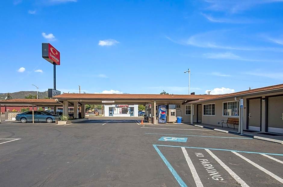 Econo Lodge Inn & Suites Yreka
