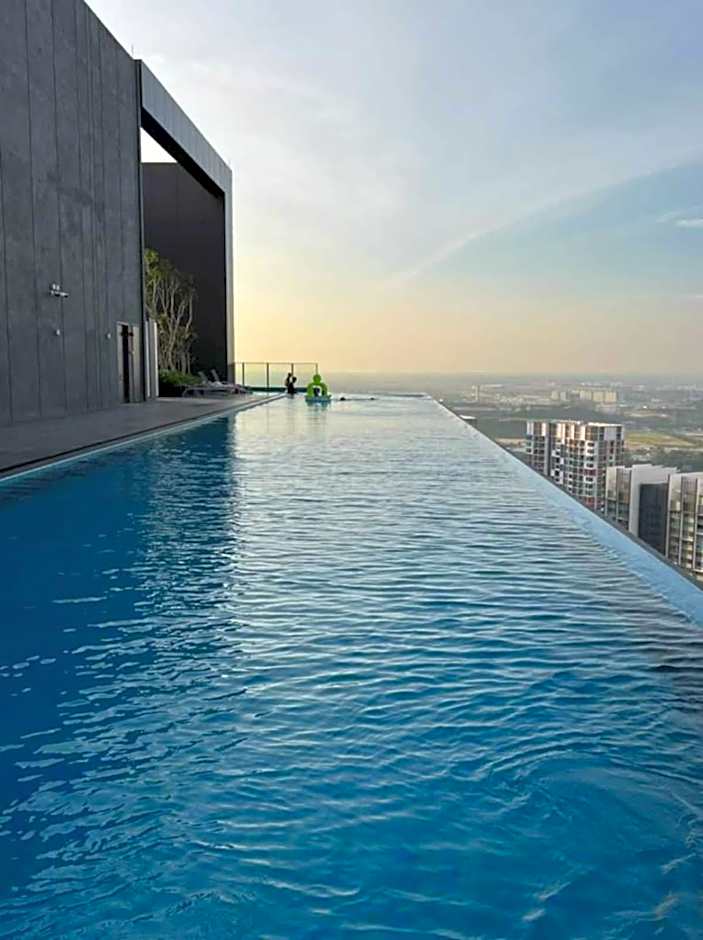 Sky pool 4 star hotel grade stay in i-City