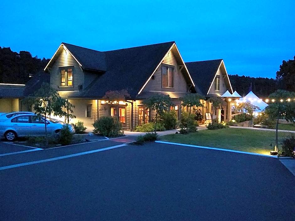 Noyo Harbor Inn