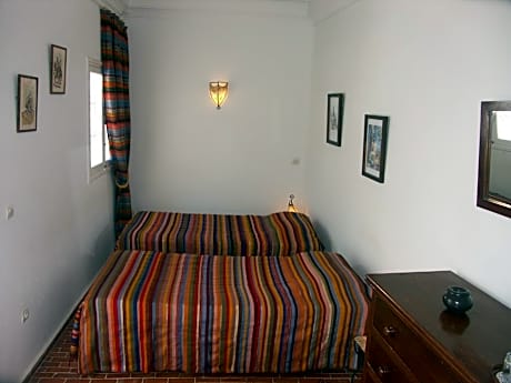 Tseud Standard Twin Room