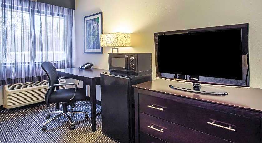 La Quinta Inn & Suites by Wyndham Oshkosh
