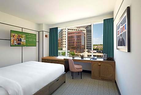 Chill - Single King Room