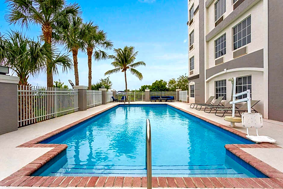 La Quinta Inn & Suites by Wyndham Ft. Pierce