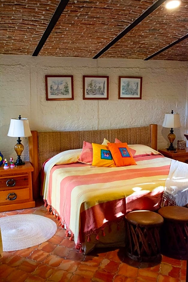 Las Palomas Bed & Breakfast (16 y Mayores)