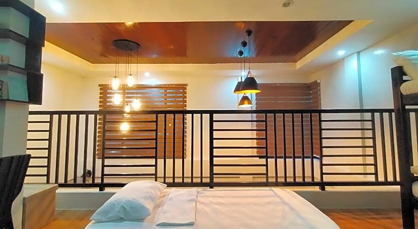 Pompeo and Luming's Inn