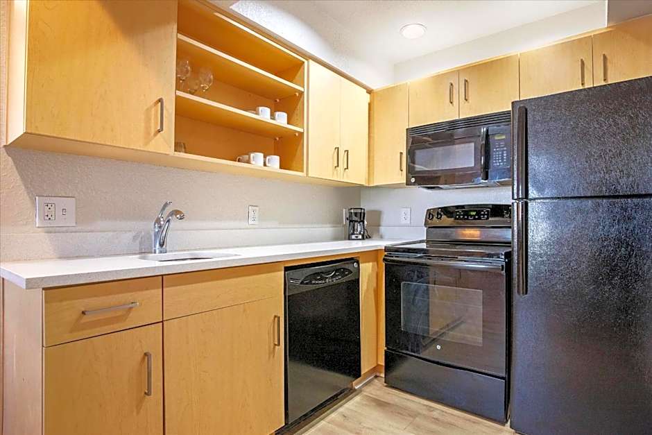 Avia Residences on Lincoln - Extended Stay