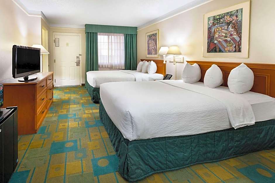 La Quinta Inn & Suites by Wyndham Albuquerque Northeast