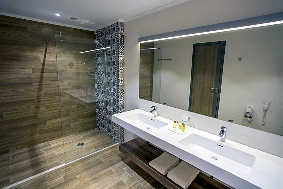 Astoria Hotel All Inclusive- Private Beach & Beach Club