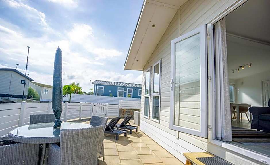 The Warren Holiday Park - Family Chalet