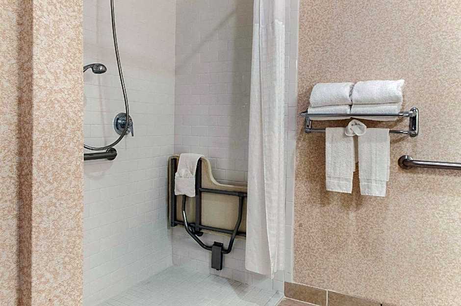 Quality Inn & Suites Houma