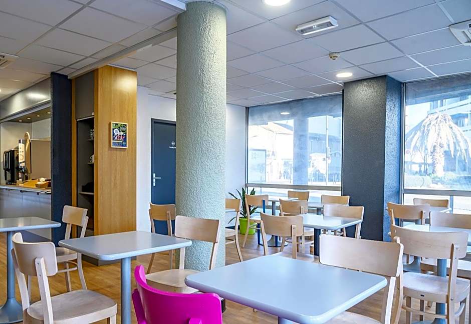 B&B Hôtel Nîmes Centre Arènes