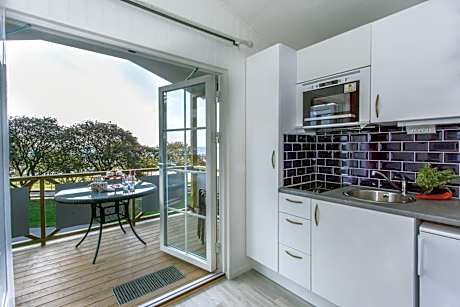 Standard Cottage with shared Shower
