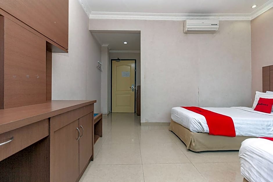 RedDoorz Premium at Hotel Ratu Residence