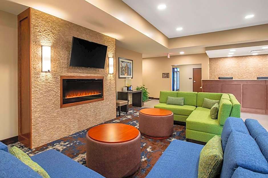 Comfort Inn & Suites Ames Near ISU Campus