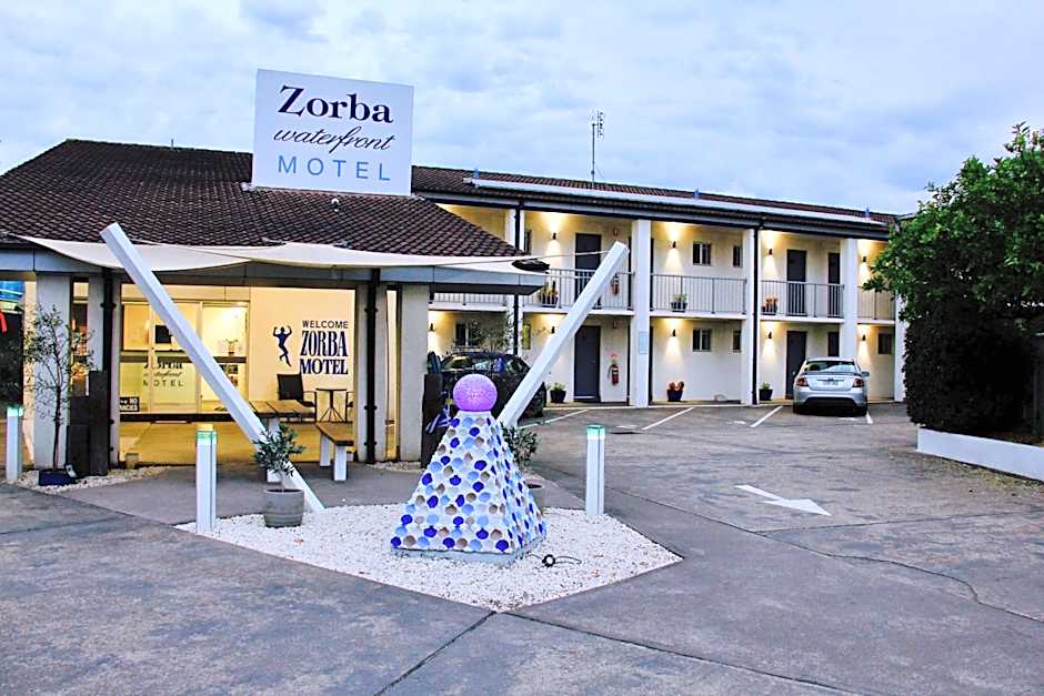 Zorba Waterfront Motel