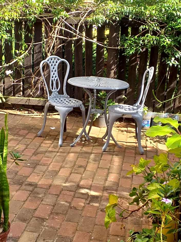 A1 Kynaston Guest House bed and breakfast or self catering