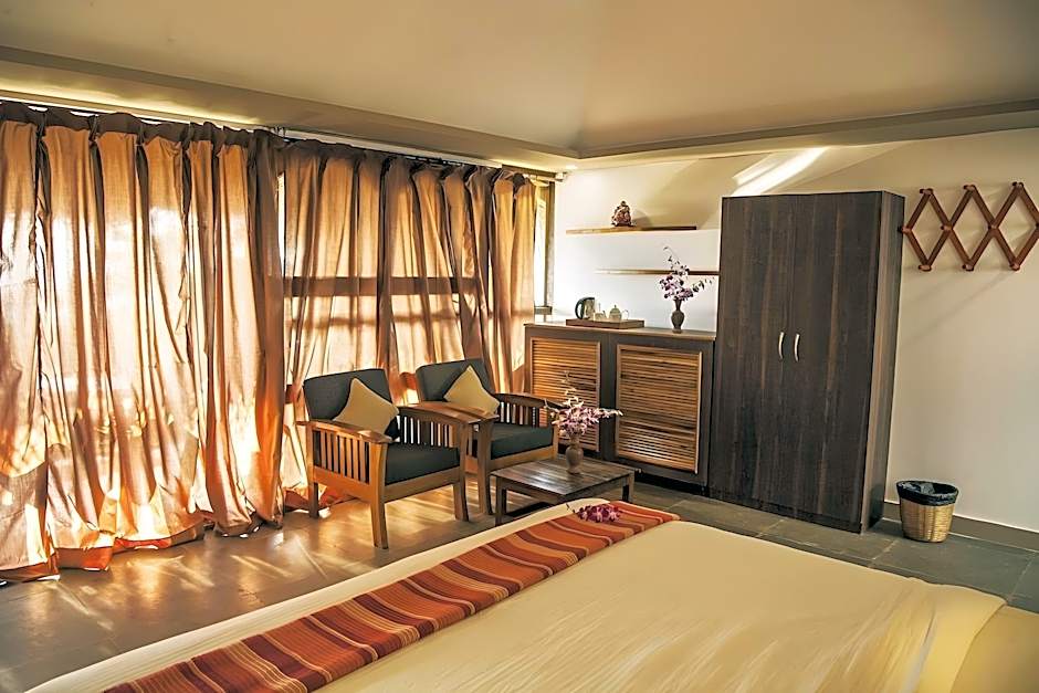 Mariposa Beach Grove